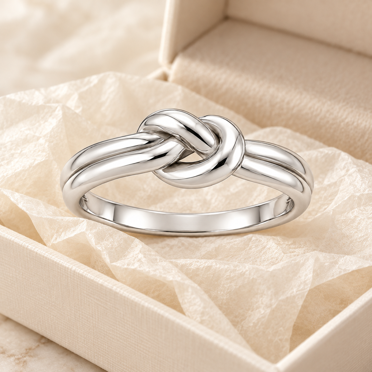 Interlaced Knot Ring — gift styling